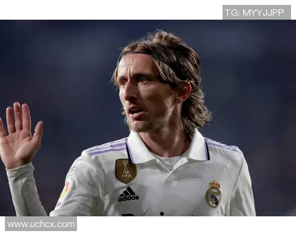 荣耀之巅皇马足球明星奖杯见证传奇球员的辉煌时刻与不朽成就 荣耀之巅皇马足球明星奖杯见证传奇球员的辉煌时刻与不朽成就