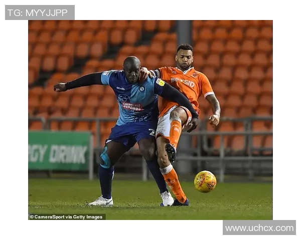 足球明星化身路人现身国外街头引发粉丝围观热潮